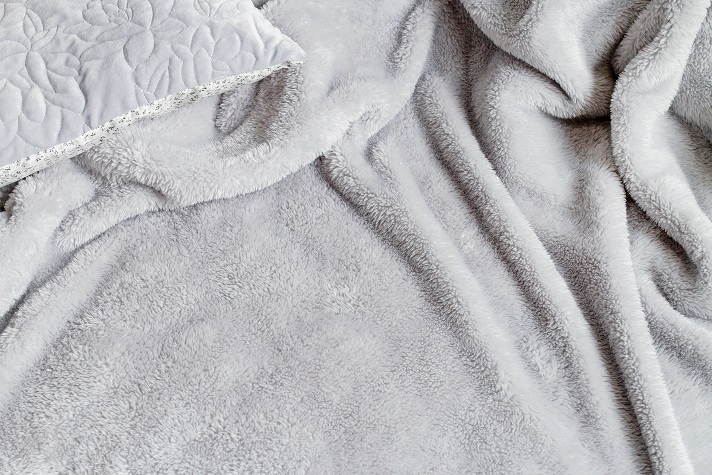 מתכרבלים בכיף: כל הטיפים לבחירת שמיכה שתהפוך את השינה שלכם לטובה יותר