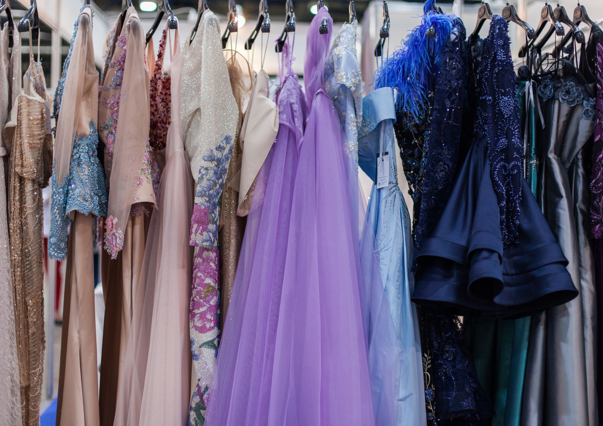 בגדים לחתונה לנשים